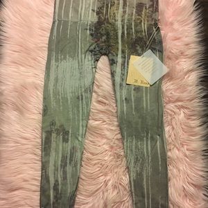 M. Rena’s High waisted Crop Printed Leggings